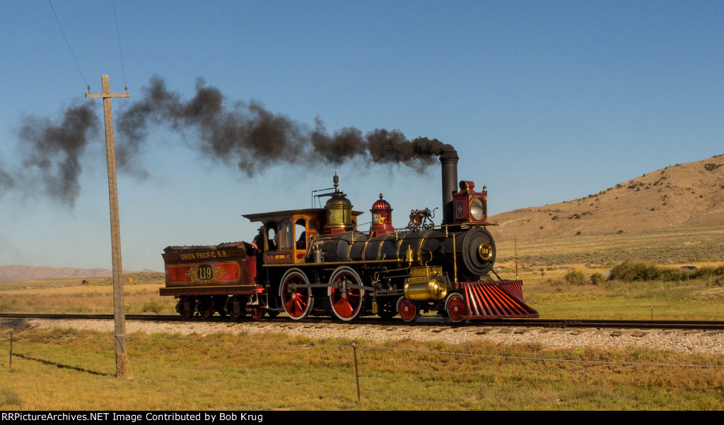 UP 119 in a run-by for park visitors